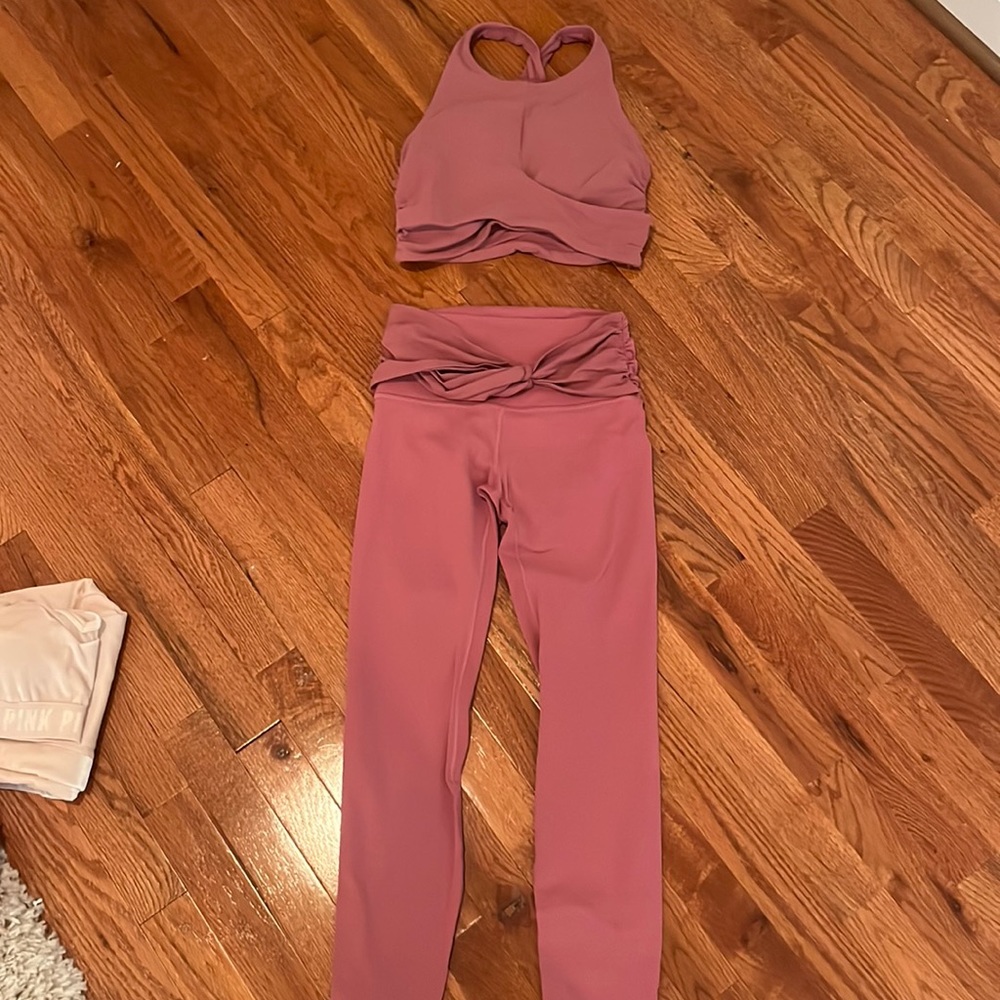 Sz 4 great find lulu lemon leggings and sports bra